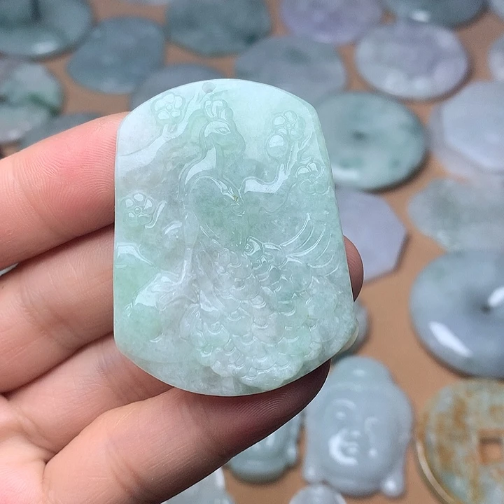 翡翠未镶嵌颈饰凤凰