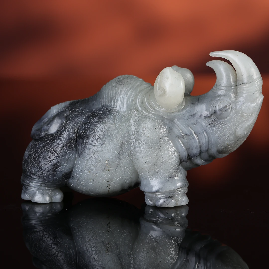 rl和田玉青花黑白巧雕犀牛赏件2509220906