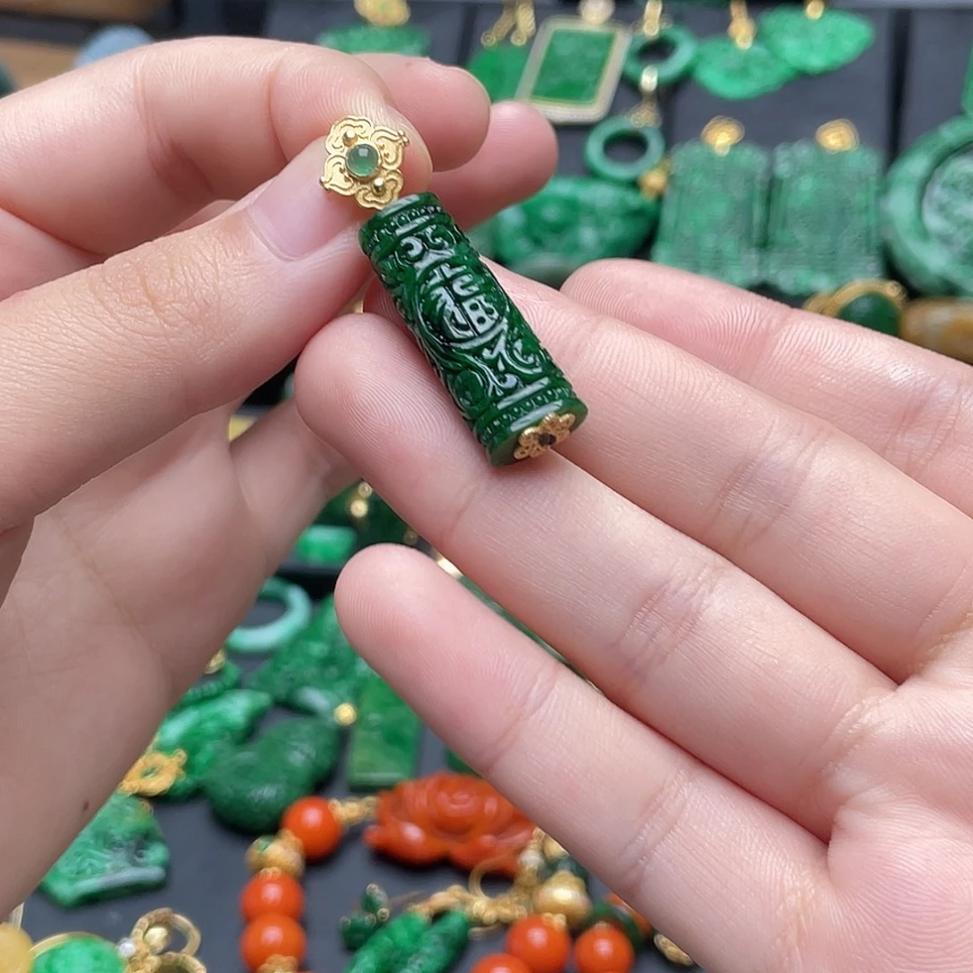 翡翠合金颈饰翡翠