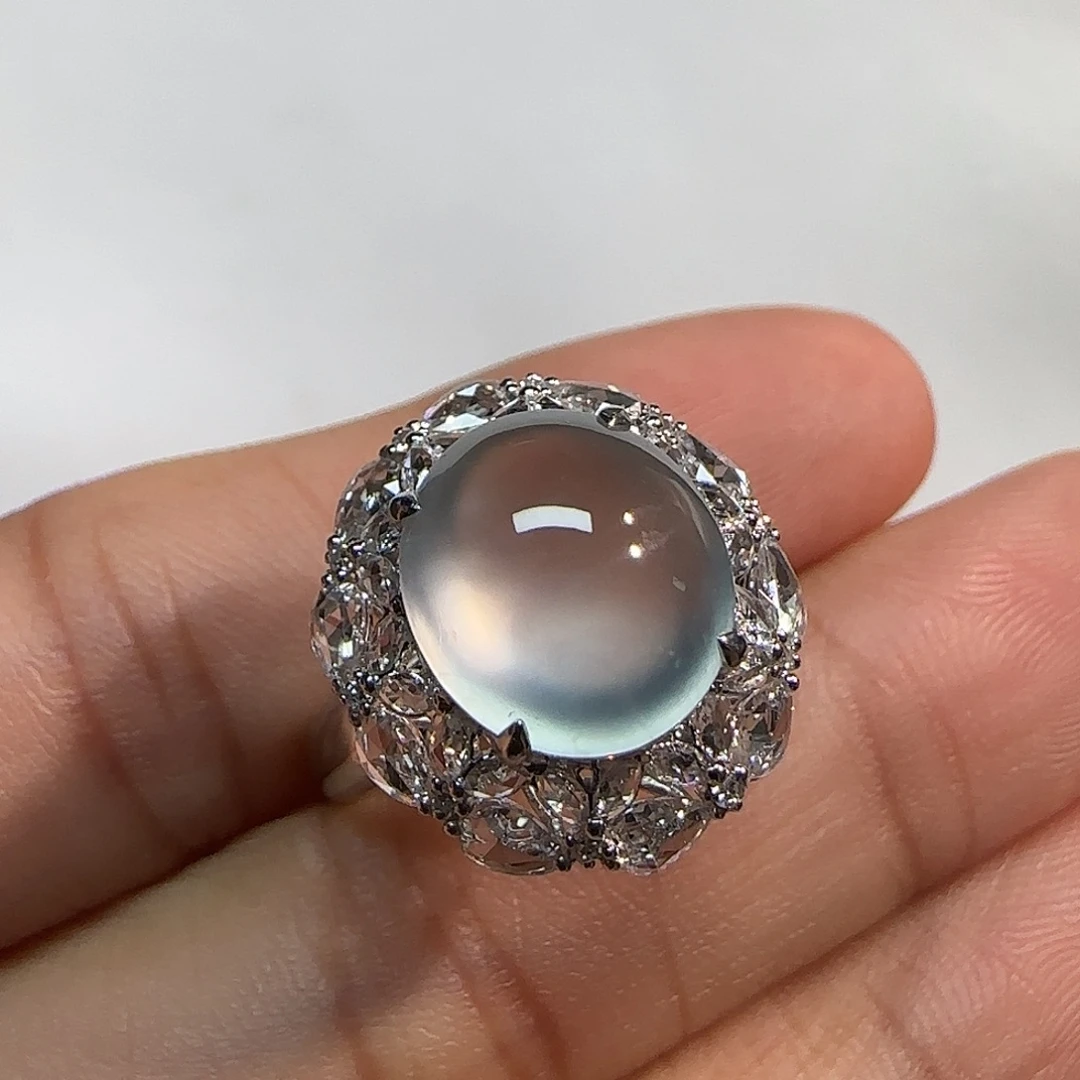 翡翠18K金镶嵌戒指蛋面