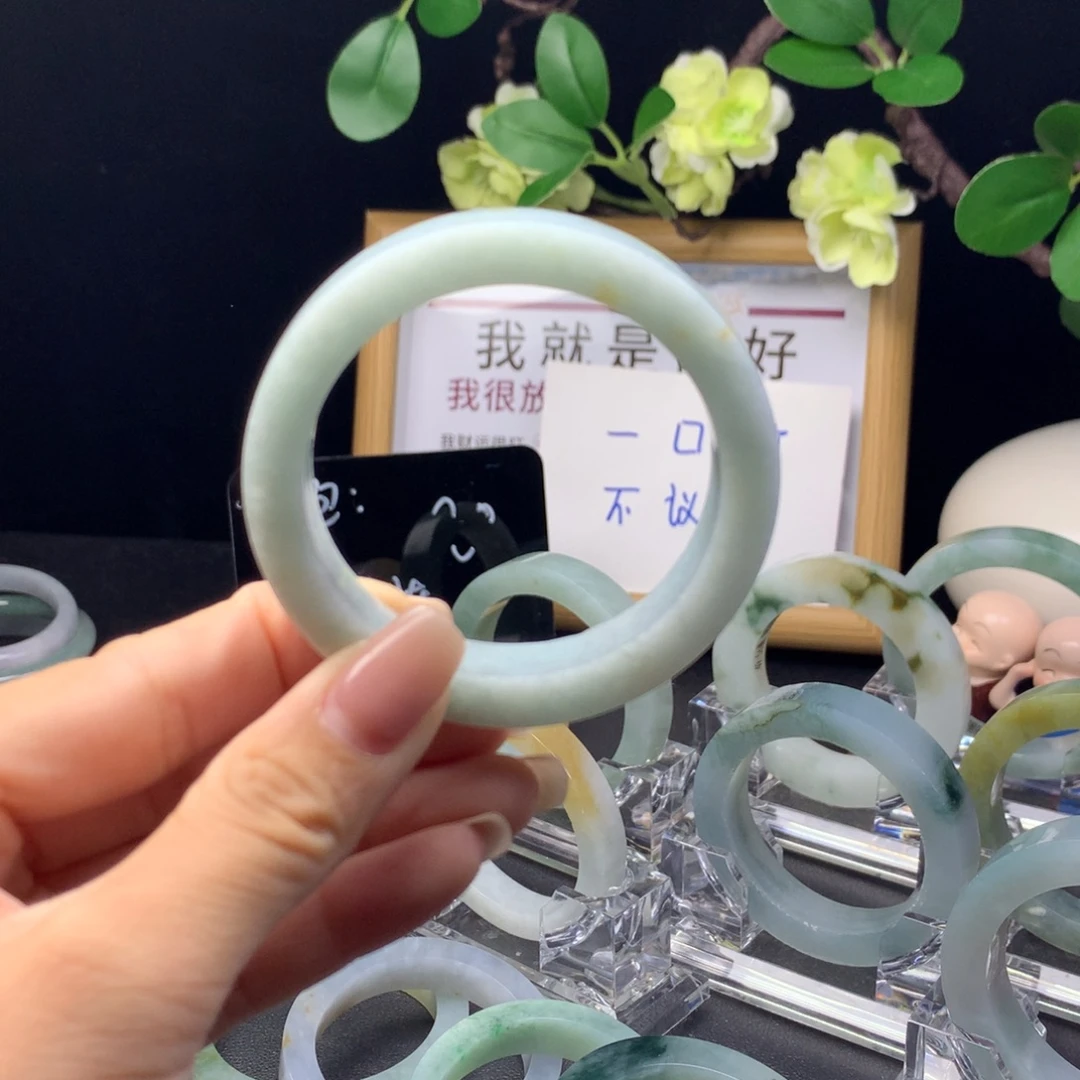 U***雅定制翡翠未镶嵌翡翠手镯50