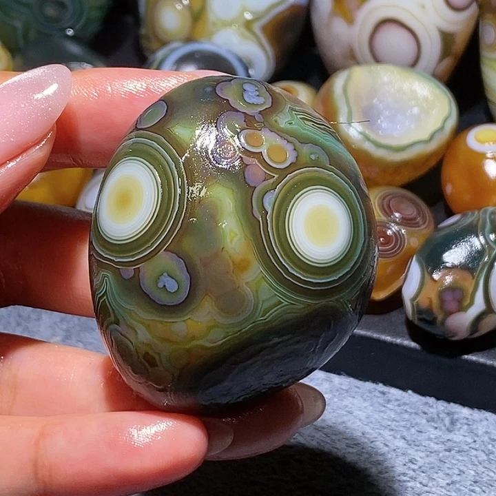 8***8玛瑙/玉髓未镶嵌珠宝奇石