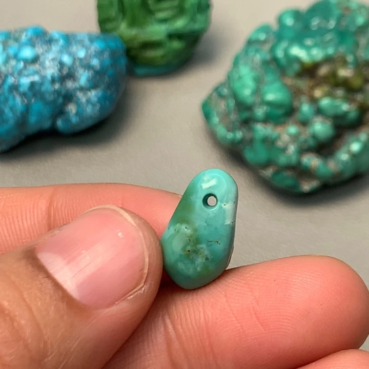绿松石未镶嵌颈饰