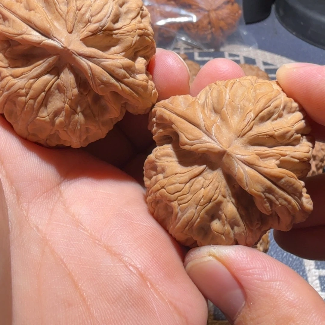 吊坠猴头核桃红锦鲤