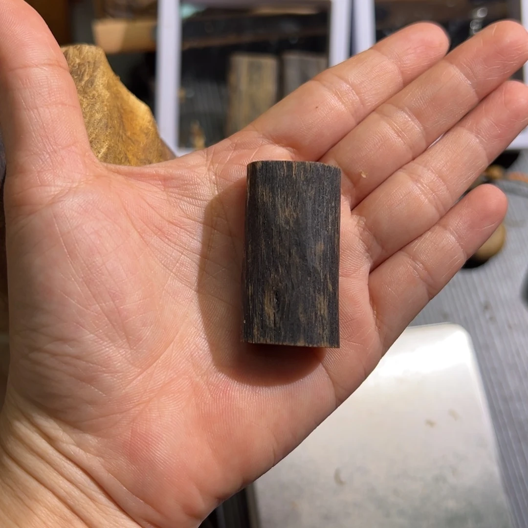 如***月吊坠沉香绿棋楠吊坠满油