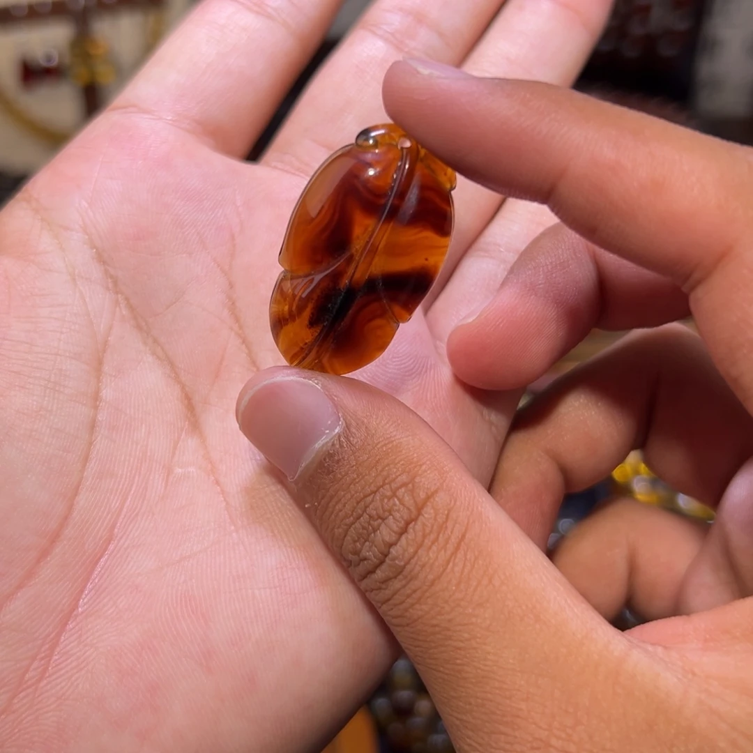 琥珀未镶嵌颈饰叶子