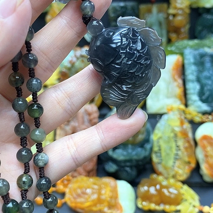 蛇纹石玉未镶嵌颈饰