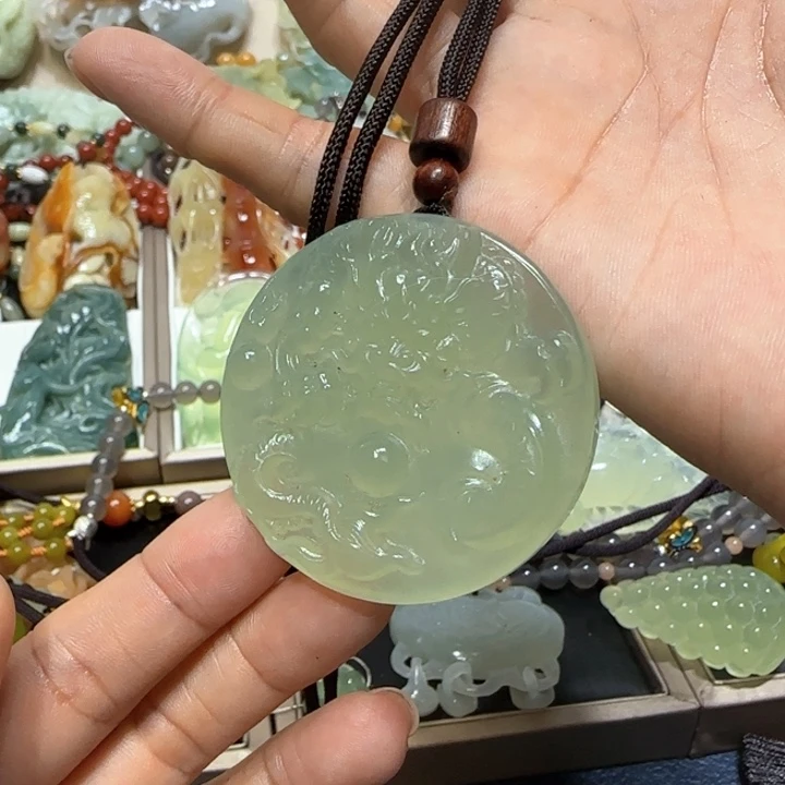 蛇纹石玉未镶嵌吊坠