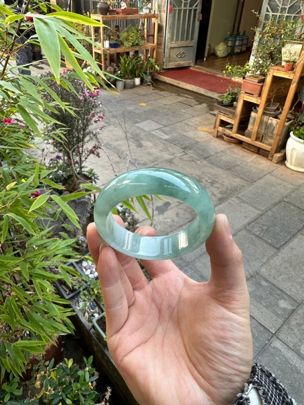 宽版轮胎晴蓝底翡翠手镯