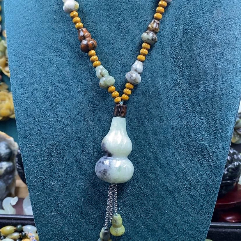 【闪购商品】蛇纹石玉未镶嵌吊坠