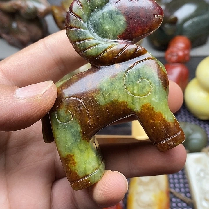未镶嵌蛇纹石玉颈饰