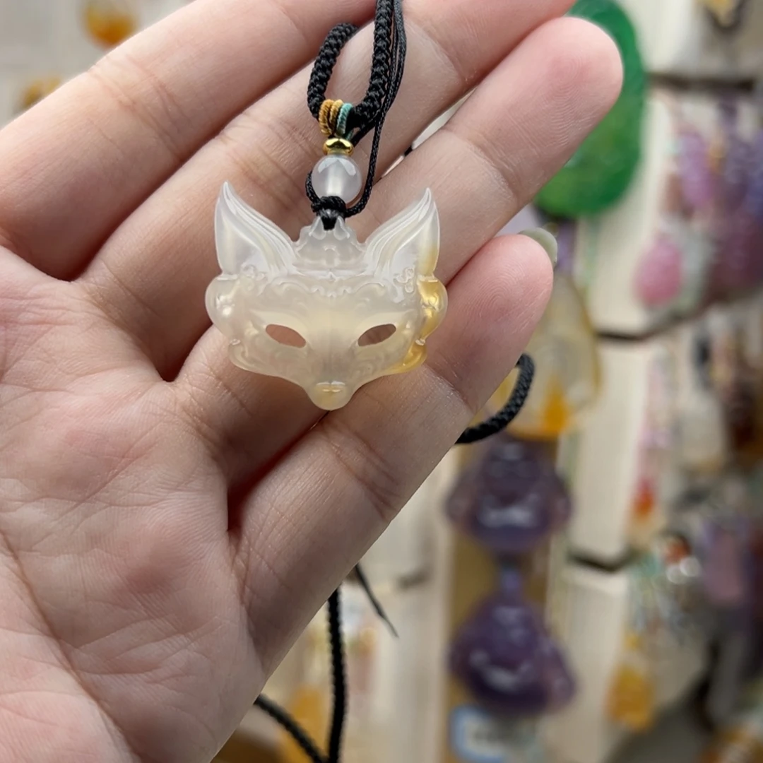 噢***呵未镶嵌颈饰玛瑙/玉髓