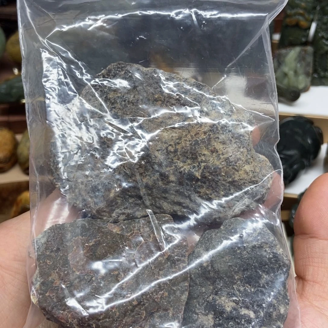 未镶嵌岫岩河磨玉（透闪石质玉）把件l*?