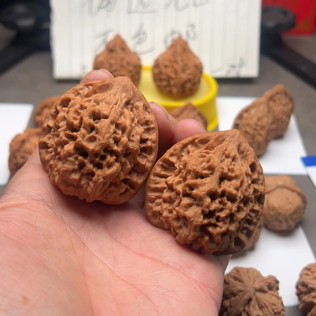 文玩核桃吊坠麒麟纹官帽48