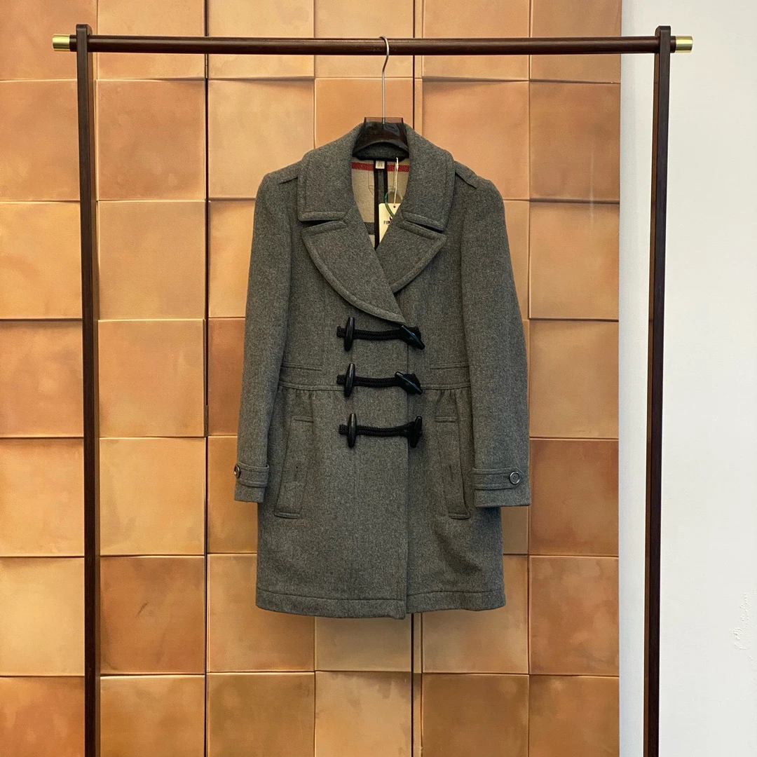 Burberry灰色双排木桶扣羊毛大衣/38码/99新/30039