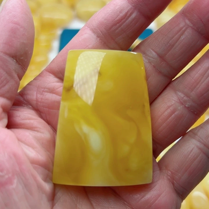 琥珀（矿物珀）未镶嵌裸石