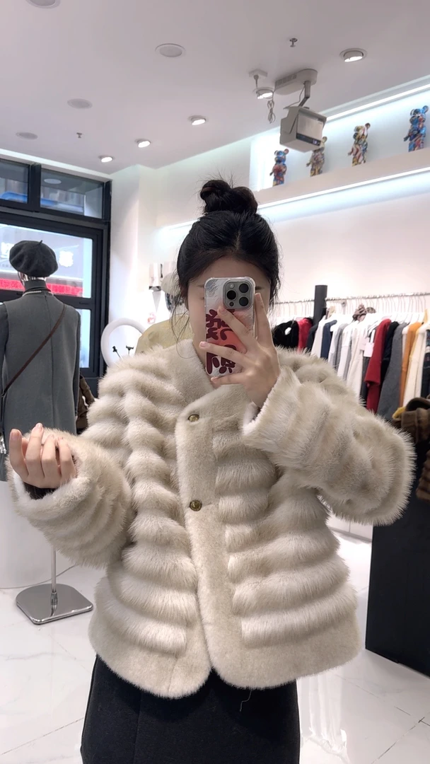 短款环保毛毛外套