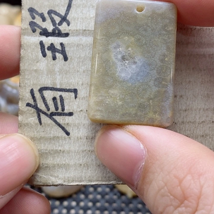 石英质玉颈饰未镶嵌胖*