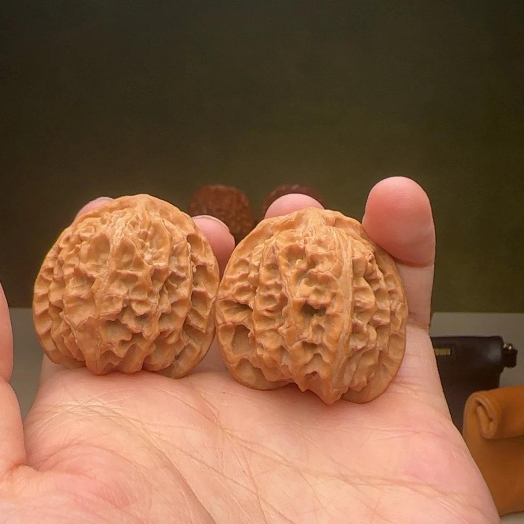 布***茨核桃把件37/37/37  苹果园  8号