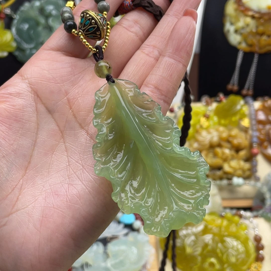 未镶嵌蛇纹石玉颈饰
