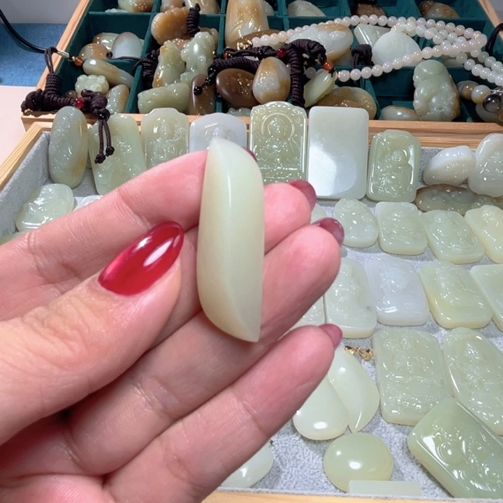 未镶嵌和田玉（糖玉）珠宝半成品