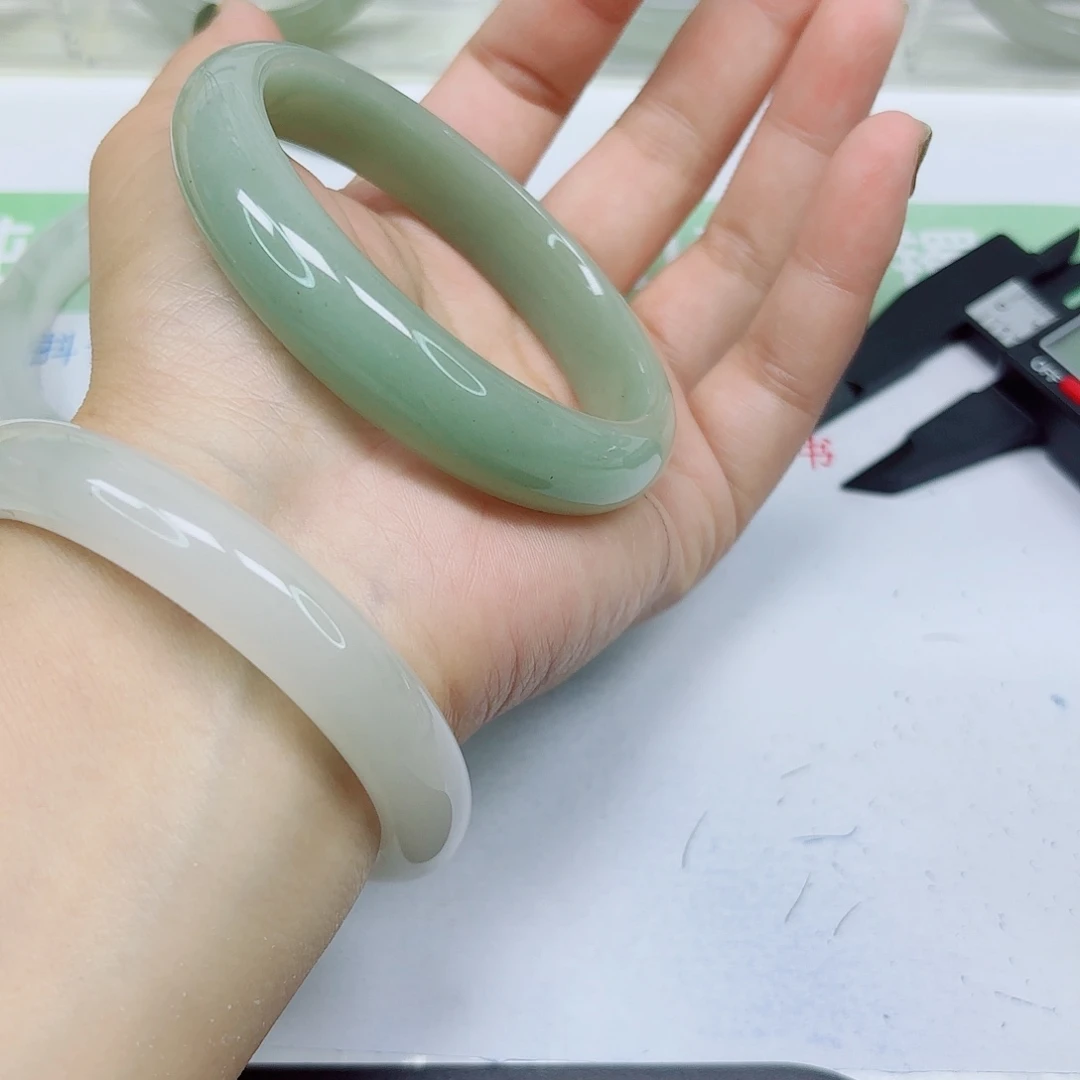 石英质玉未镶嵌手镯8/62