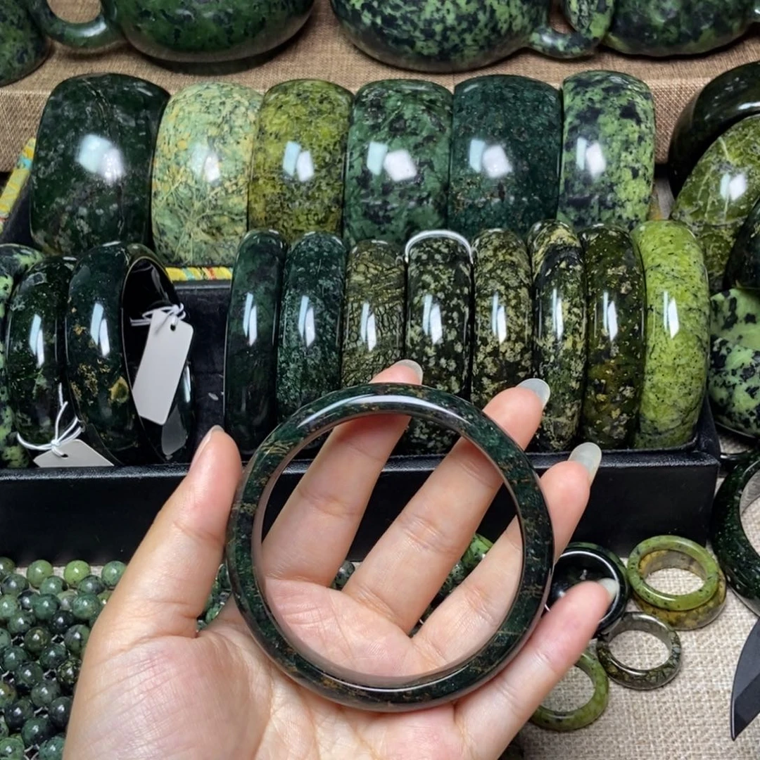 慧***蛇纹石玉未镶嵌颈饰微瑕