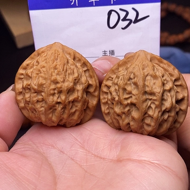 桃核吊坠文玩核桃金牛全品40N