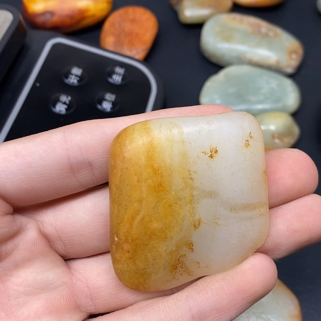 和田玉（糖玉）未镶嵌挂件