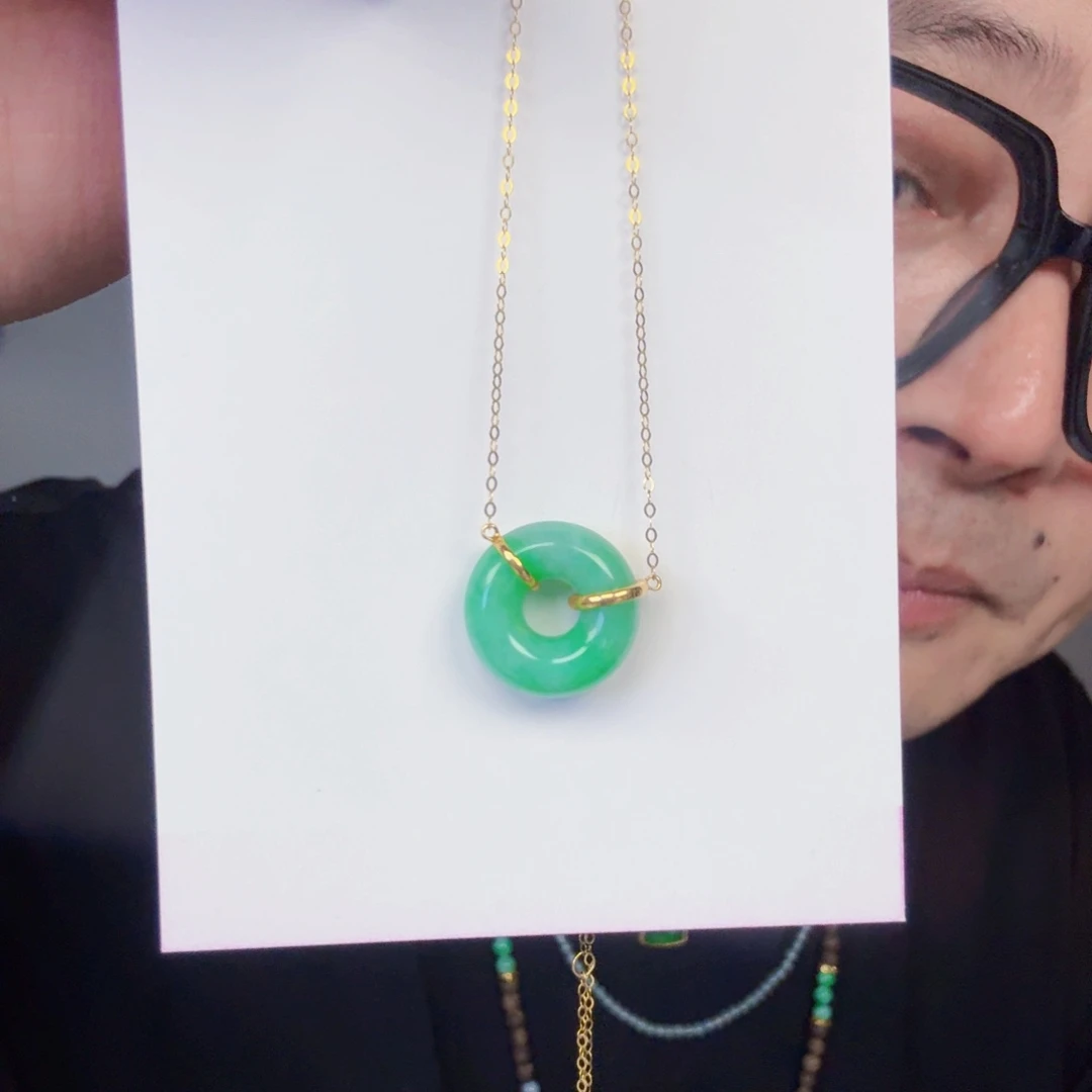 翡翠18K金镶嵌颈饰一件