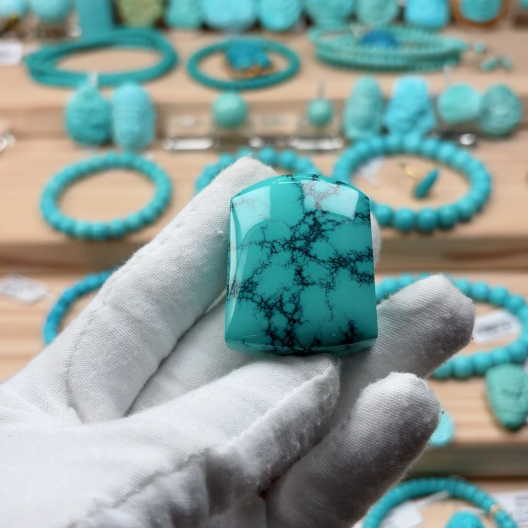 绿松石未镶嵌珠宝奇石