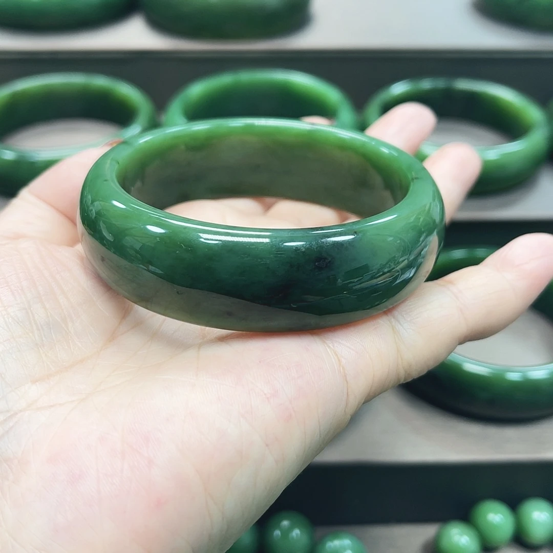 和田玉（碧玉）未镶嵌手镯