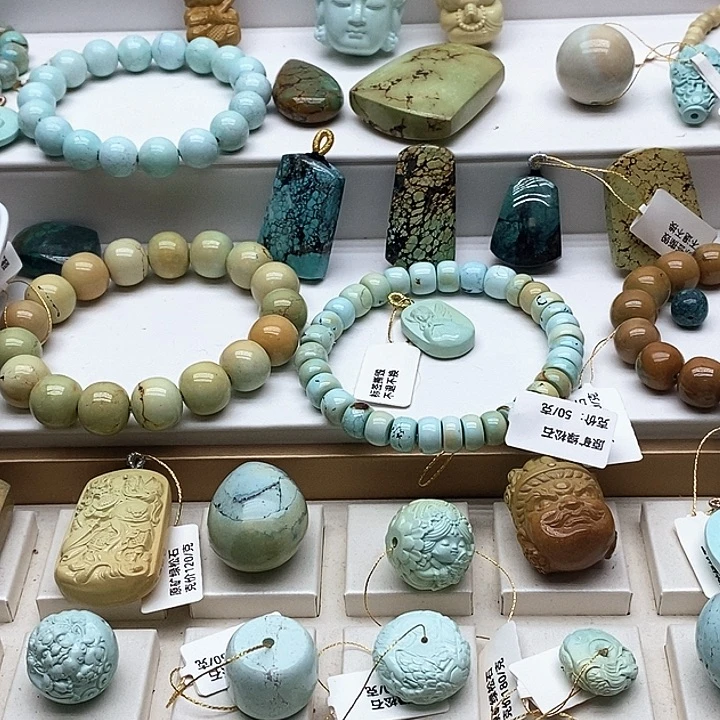 绿松石未镶嵌颈饰