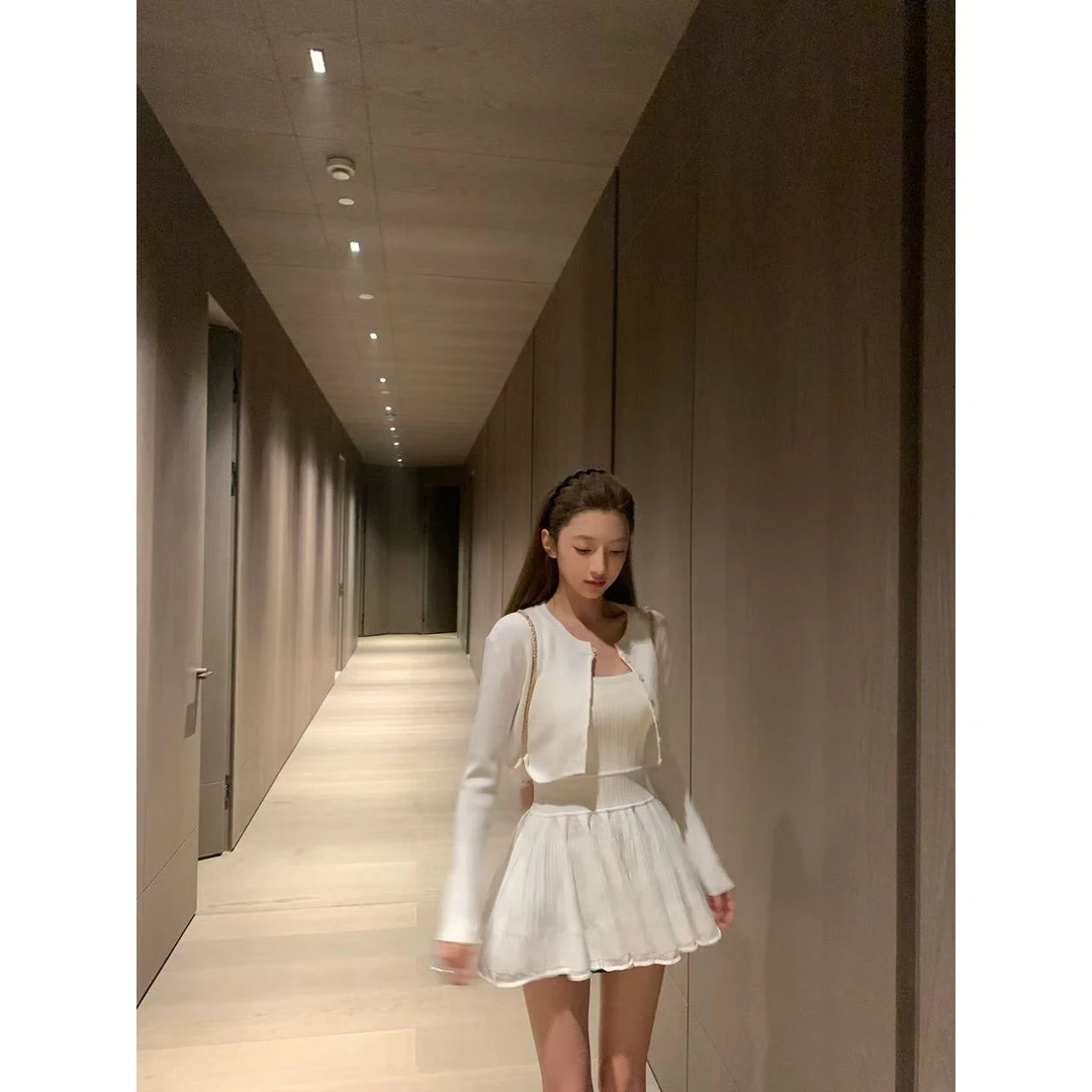 【盒子专享】素雅清尘  白色针织收腰吊带内搭长袖开衫套装