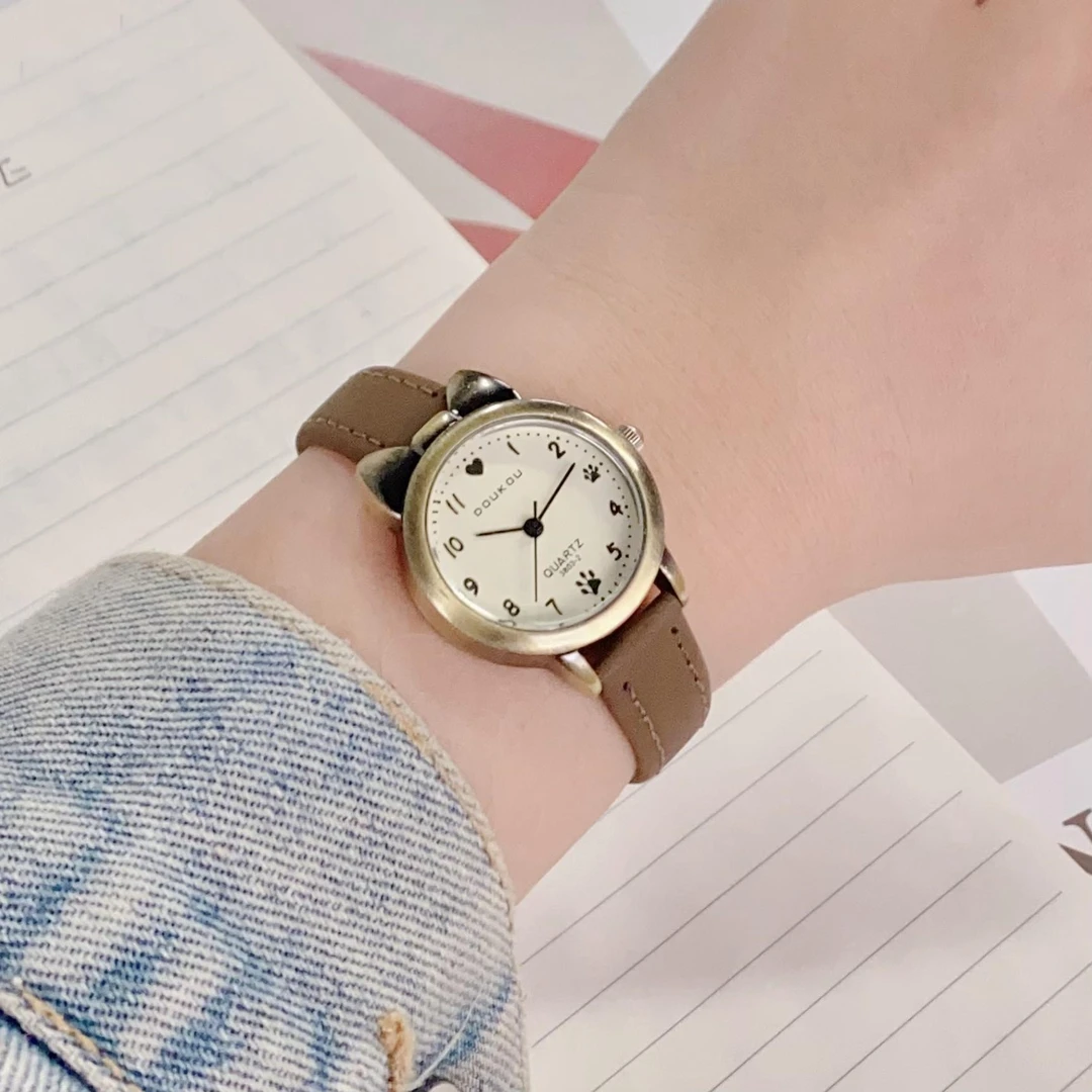 女表高中生考试专用静音指针小众轻奢石英表复古文艺猫耳朵小圆形