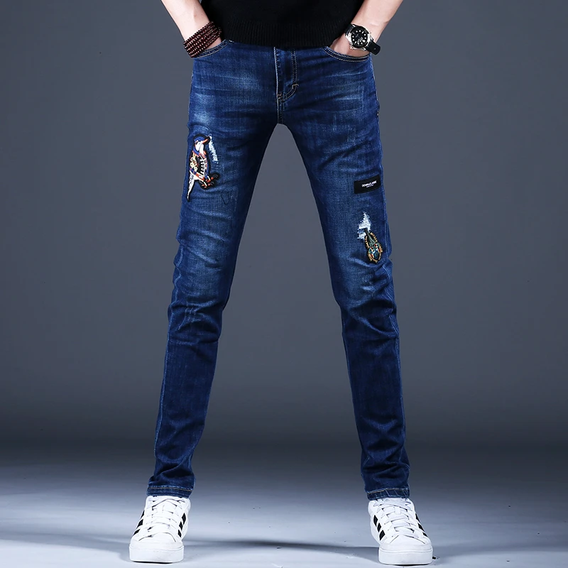 秋冬刺绣牛仔裤男款蓝色潮流高档潮牌休闲男裤修身小脚新款裤子