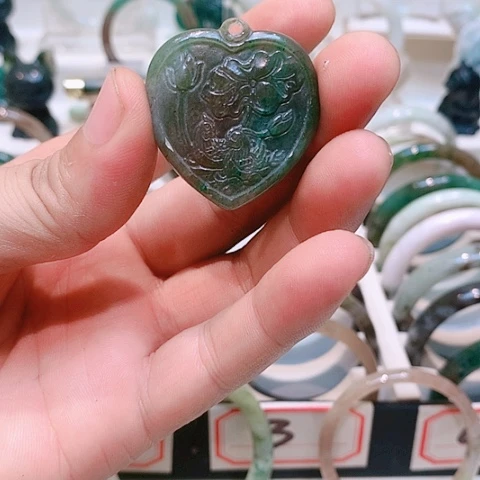 独山玉未镶嵌颈饰海*