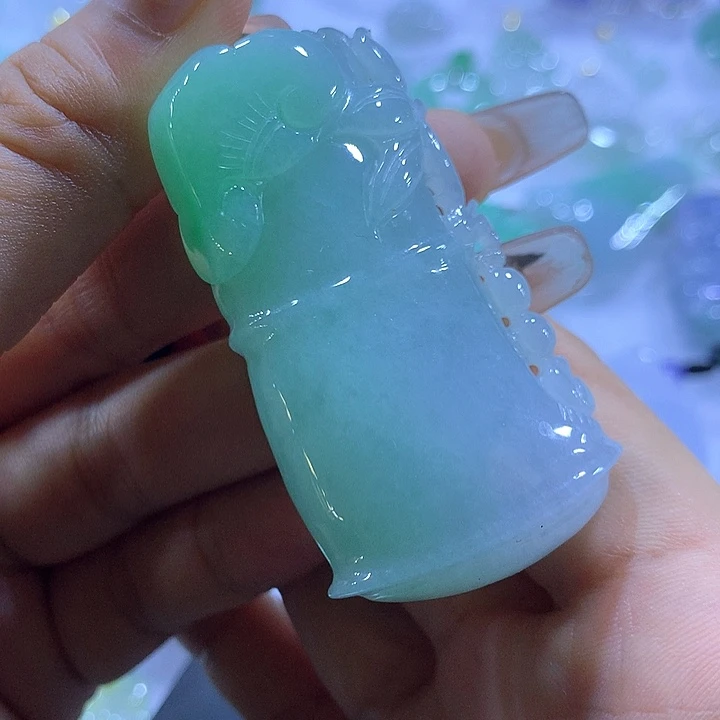 颈饰未镶嵌翡翠天然翡翠A货吊坠