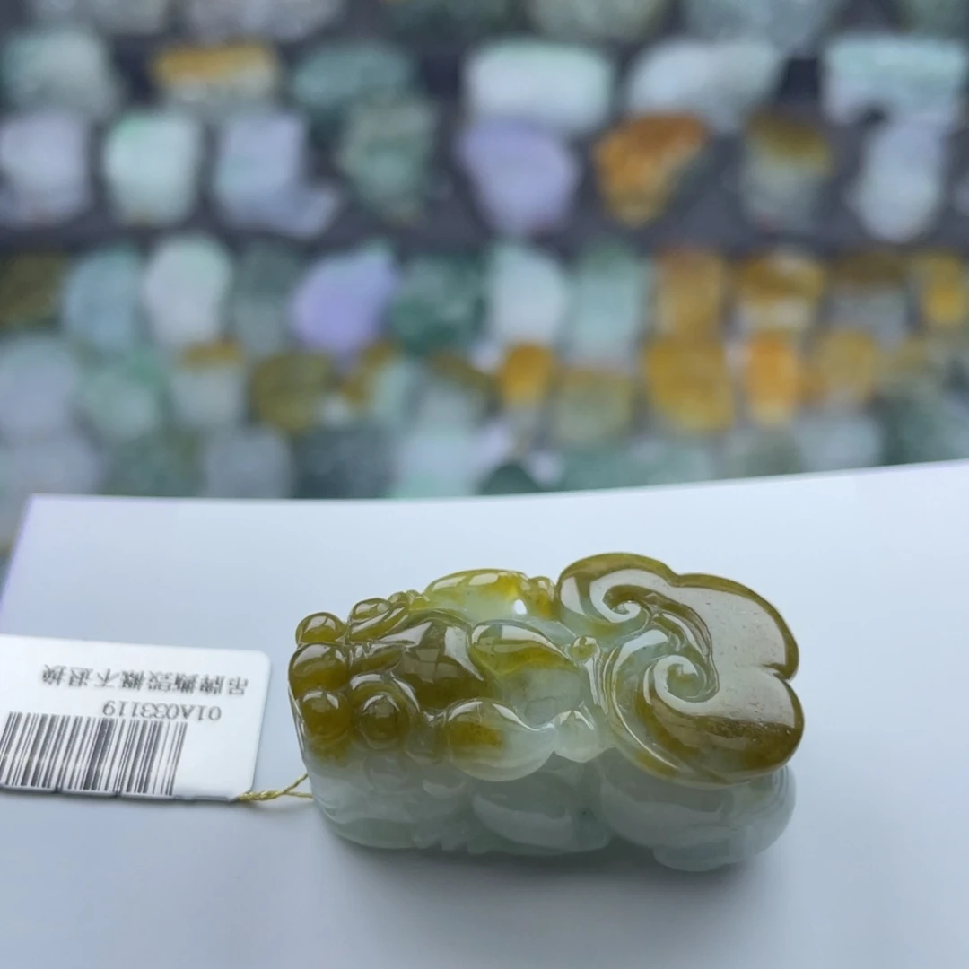 翡翠未镶嵌颈饰貔貅