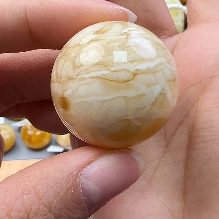 蜜蜡未镶嵌珠宝奇石