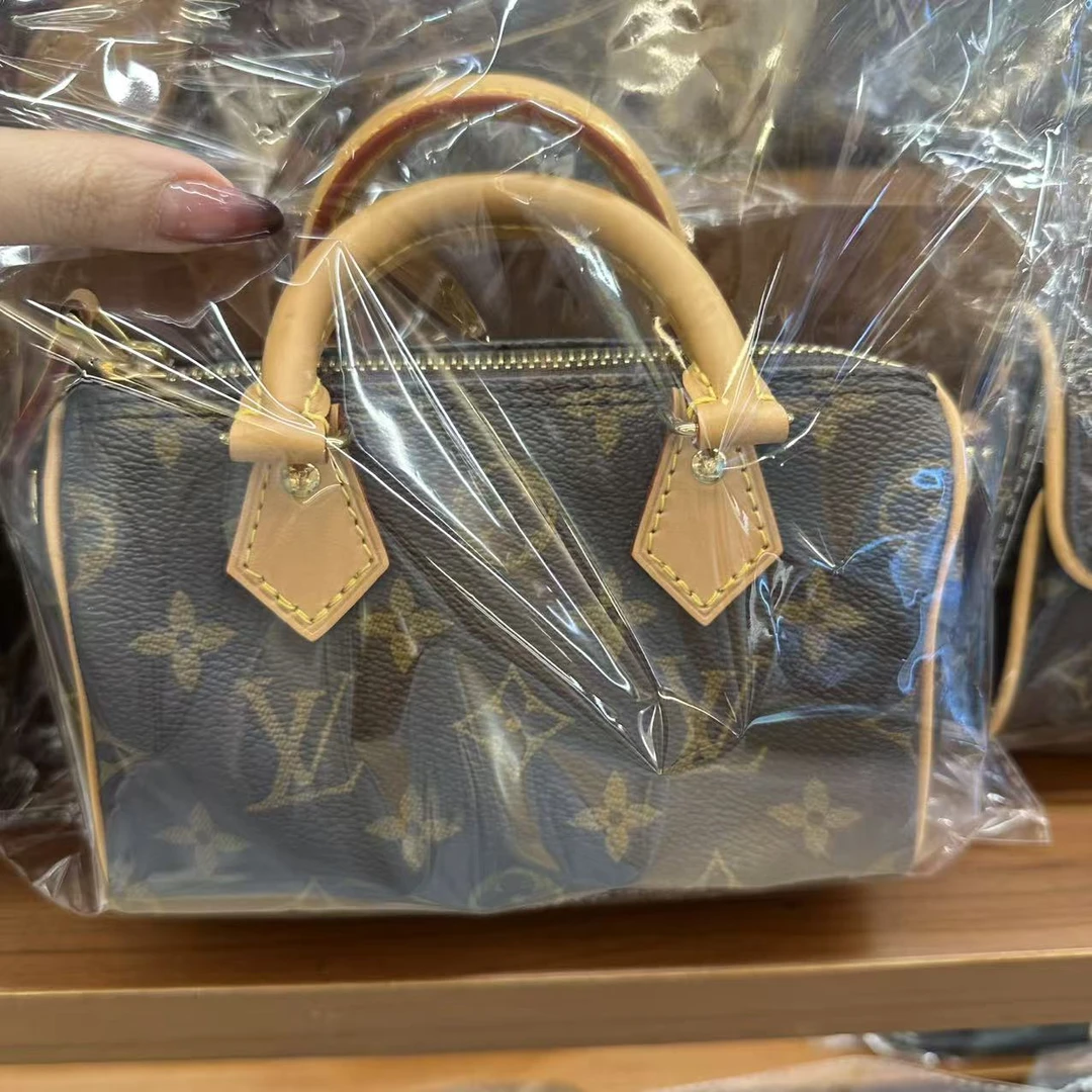 95新 LouisVuitton/路易威登 -8  889  mg  /二奢包包