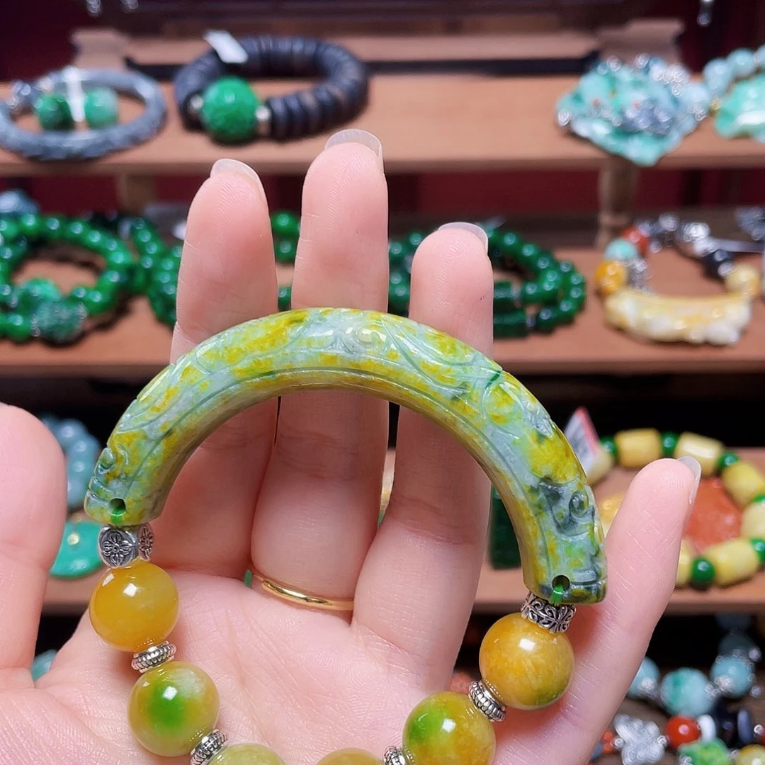 卿***。翡翠未镶嵌手链饰品