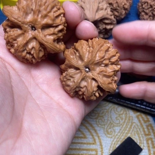 文玩核桃吊坠苹果