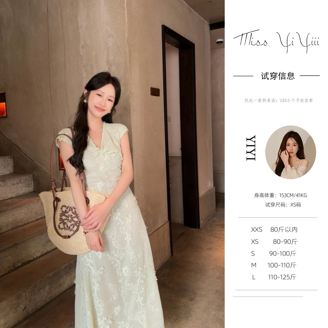 【雨后盛夏】<YiYiii>2025新款小个子温柔风法式扭结镂空收腰连衣裙