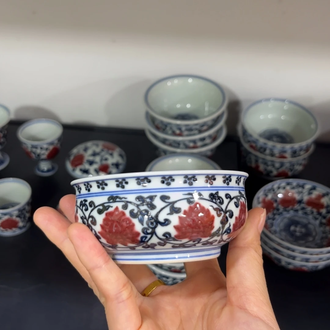 青花釉里红缠枝莲矮炉式杯