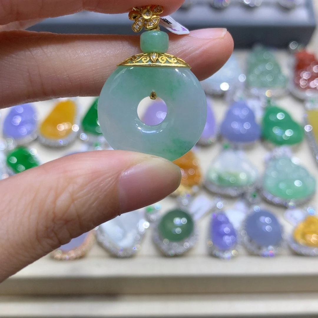 翡翠颈饰18K金镶嵌翡翠