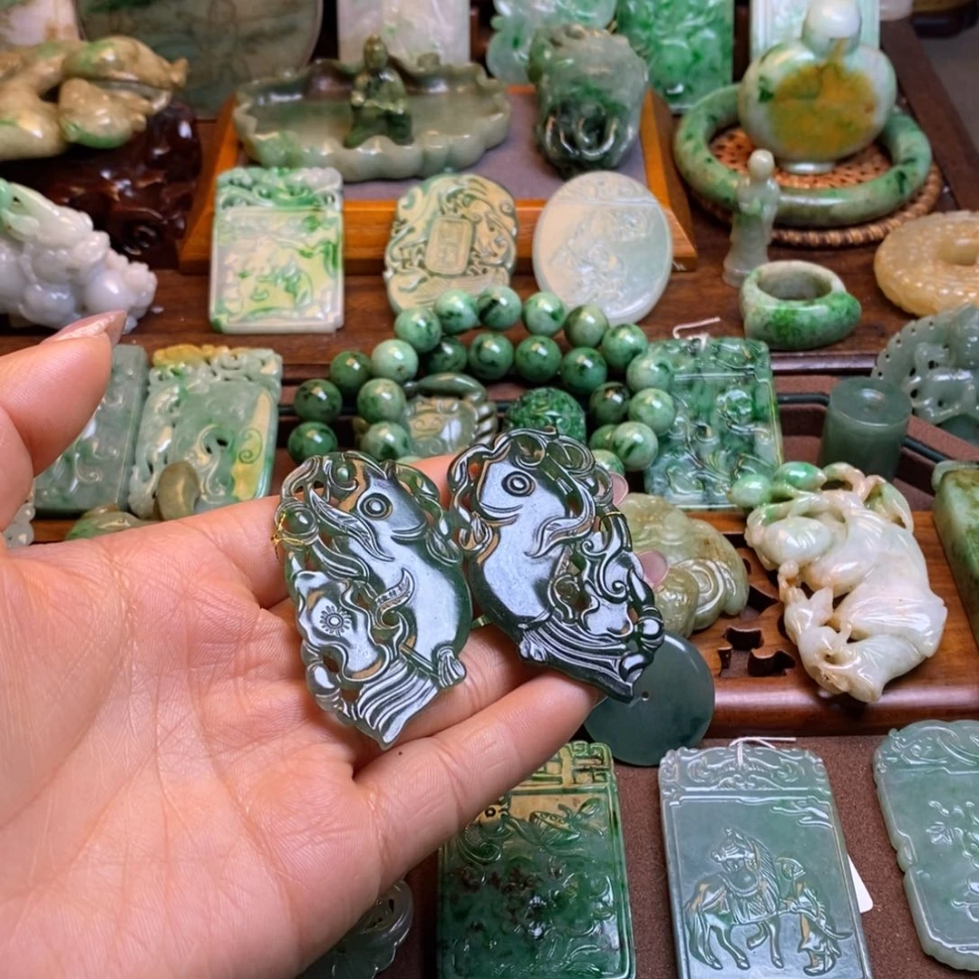 翡翠颈饰未镶嵌一*