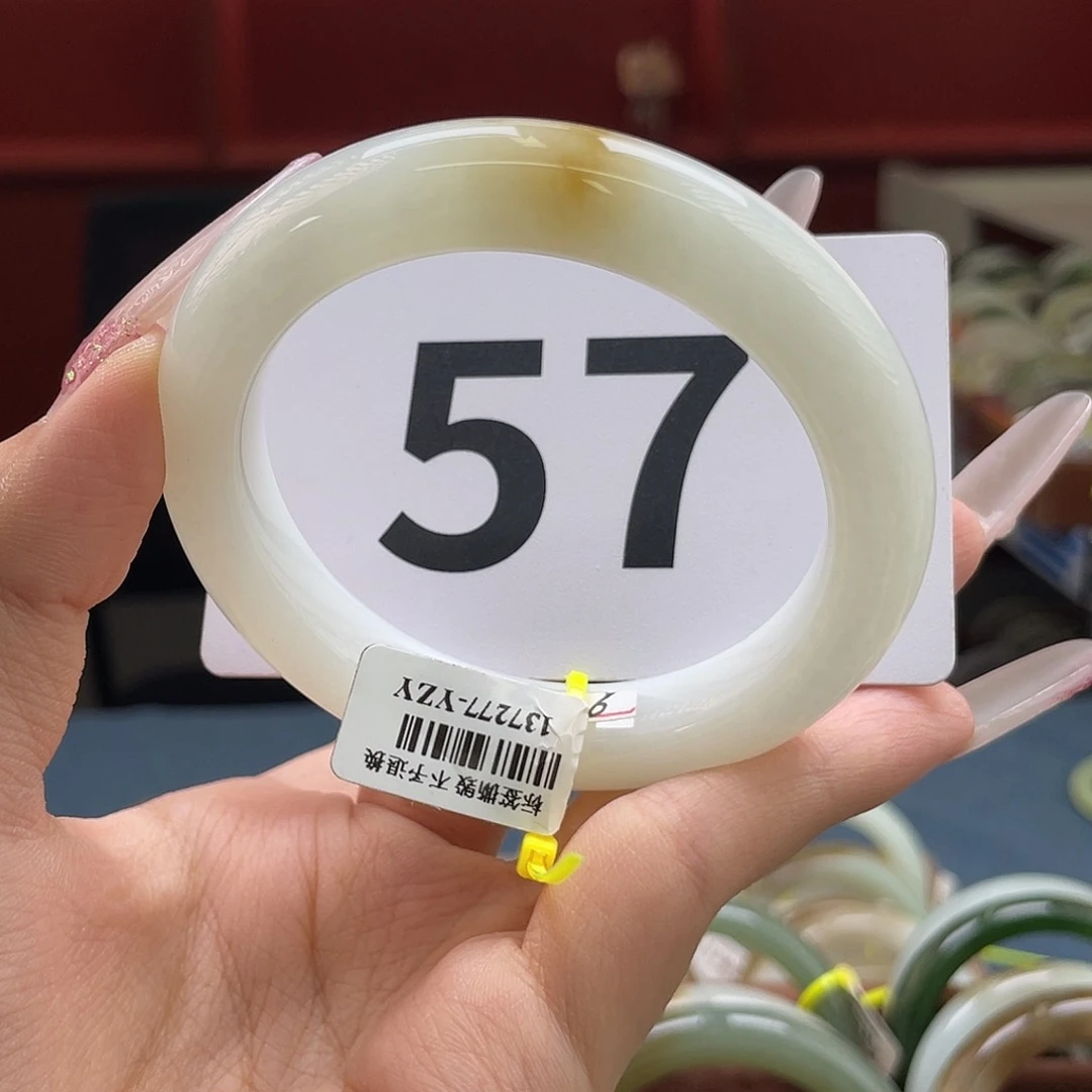 未镶嵌手镯和田玉糖白！新疆料够白！
