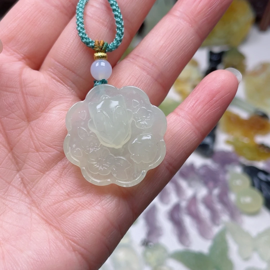 蛇纹石玉颈饰未镶嵌