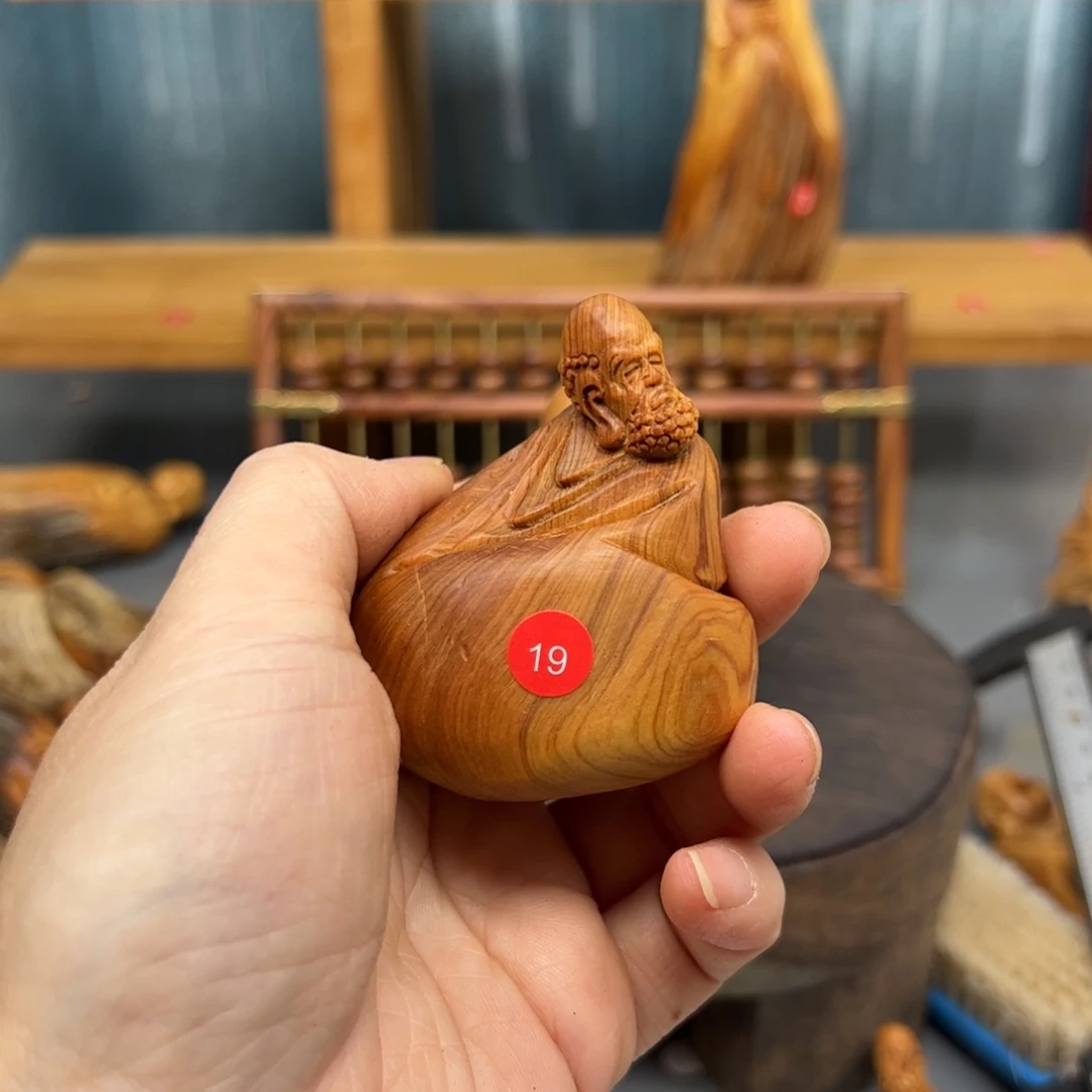 自***菲木崖柏木摆件手把件